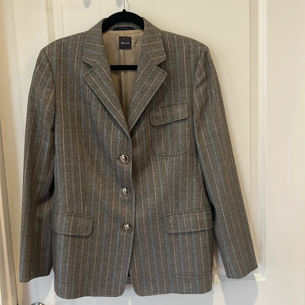 Faconnable size 12  3 bottom blazer